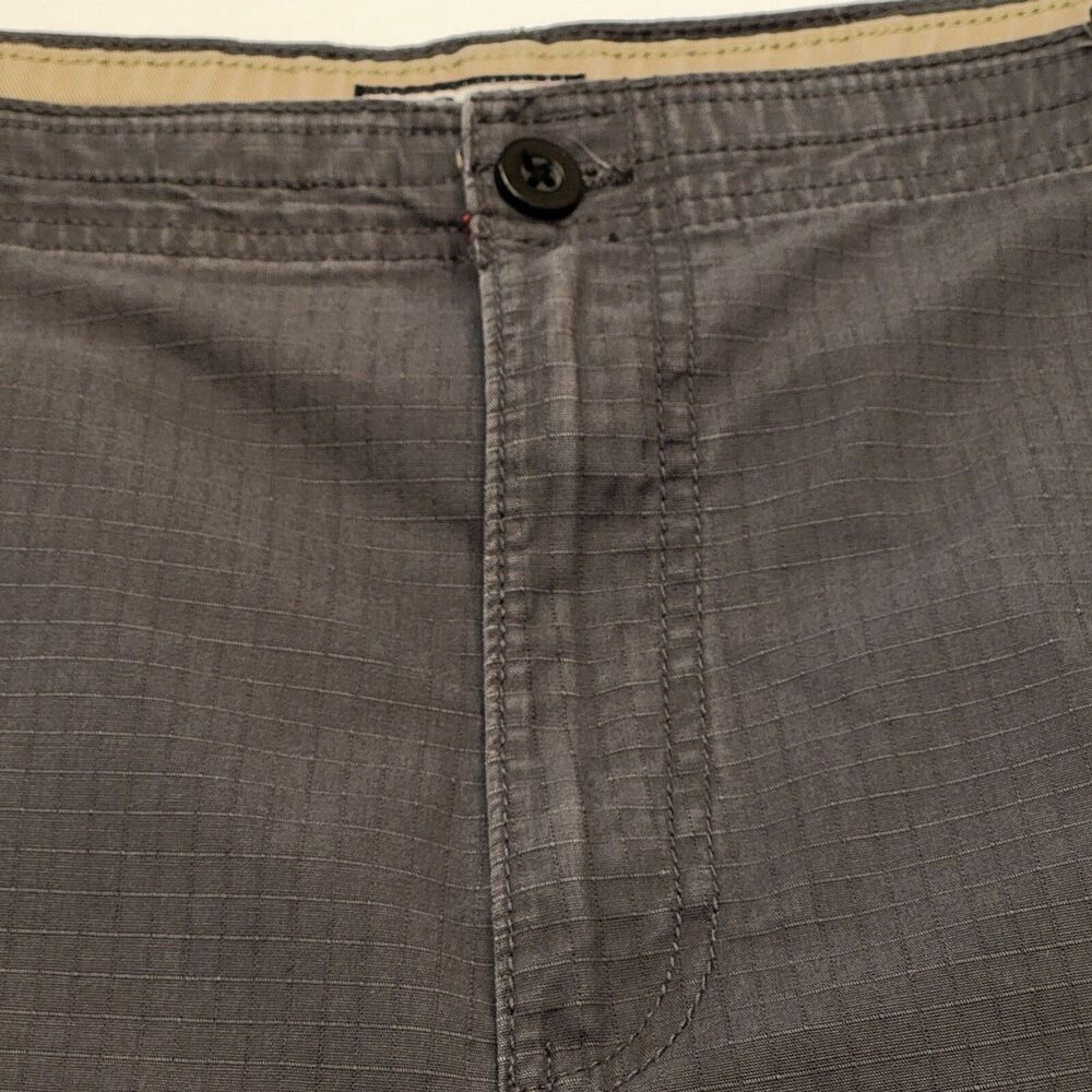 IZOD Saltwater Men's Size 42 Gray Cargo Shorts All Cotton Hiking Athleisure - Picture 6 of 15